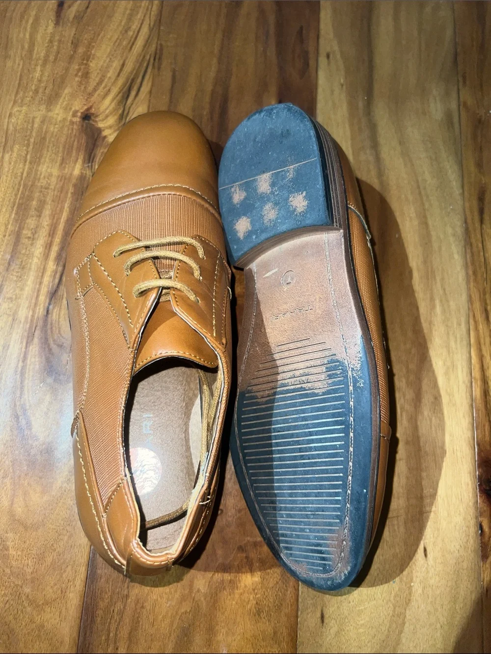 Tahari  *Folley* Lace up Oxford Shoes.